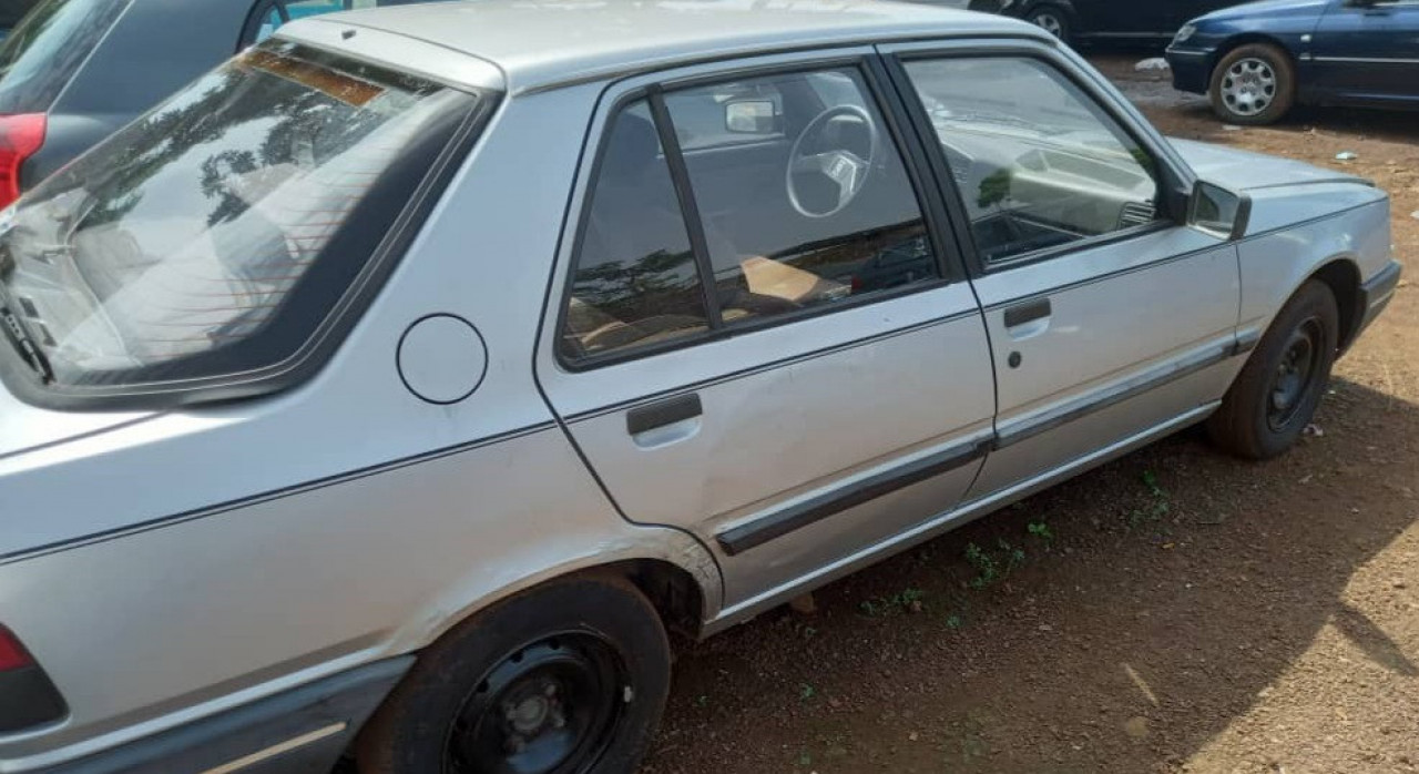 PEUGEOT 309, Voitures, Conakry