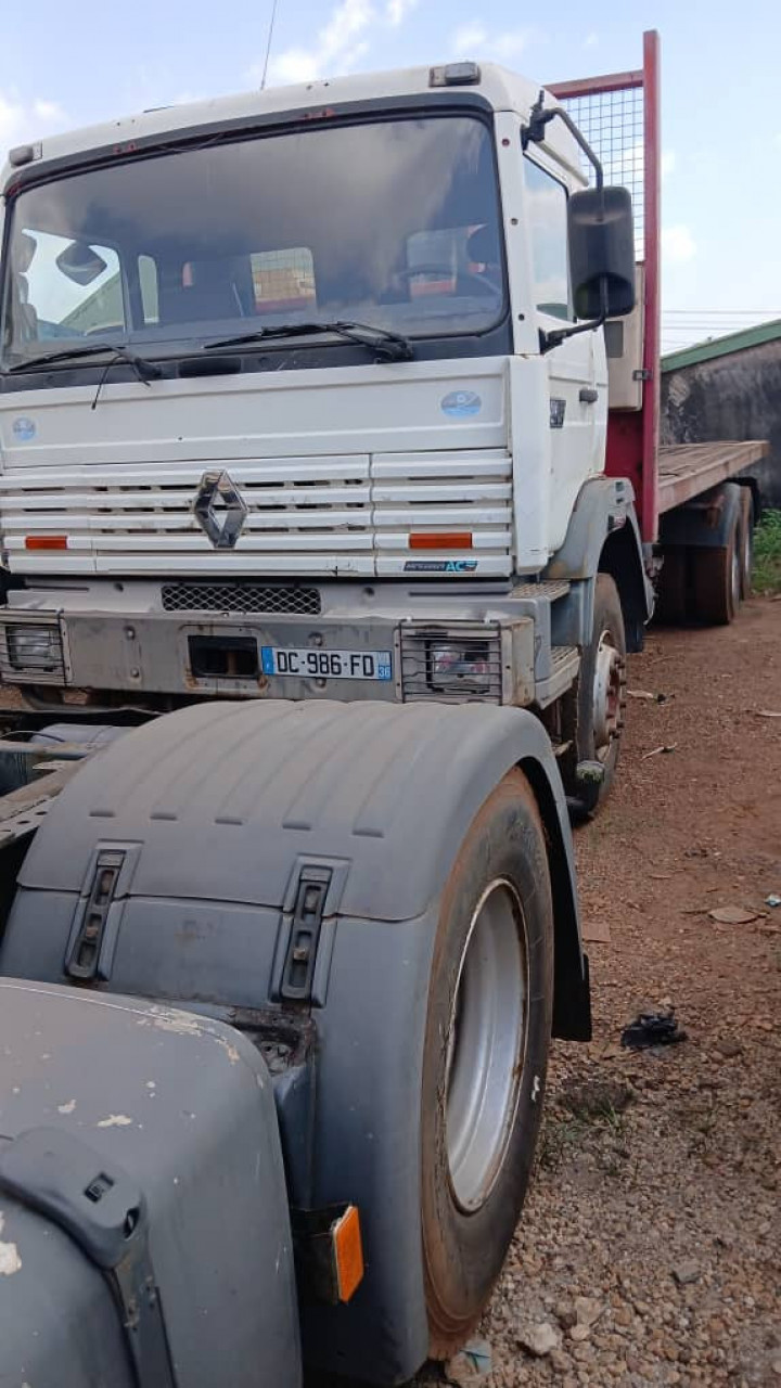 RENAULT G300 PLATEAU, Camions - Autobus, Conakry