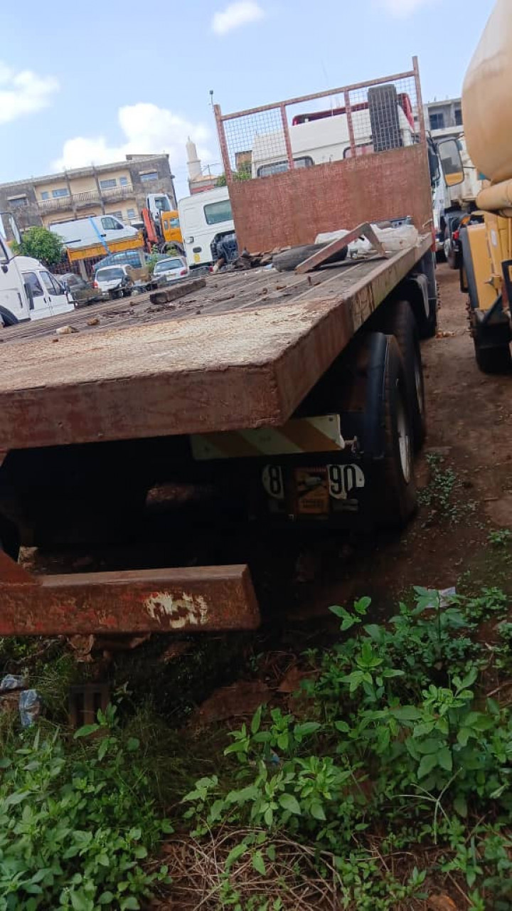 RENAULT G300 PLATEAU, Camions - Autobus, Conakry