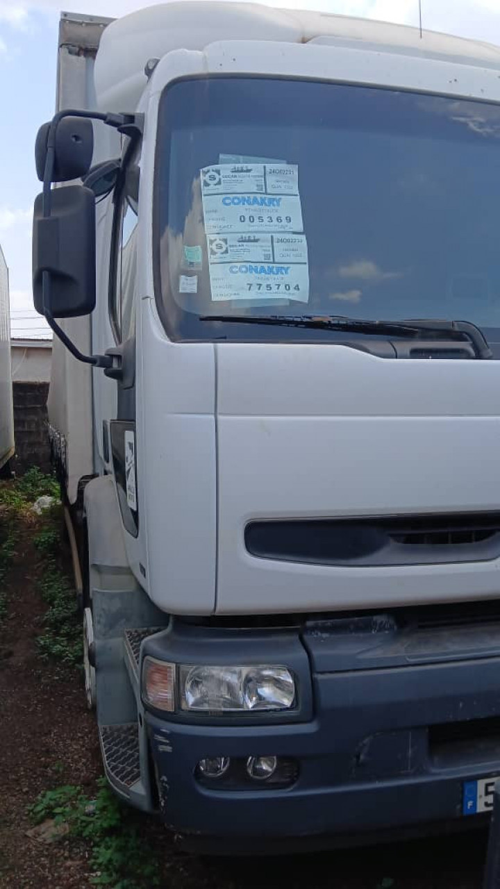 CAMION RENAULT FOURGONNETTE, Camions - Autobus, Conakry