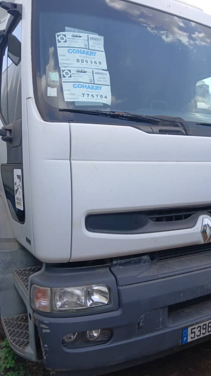 CAMION RENAULT FOURGONNETTE, Camions - Autobus, Conakry