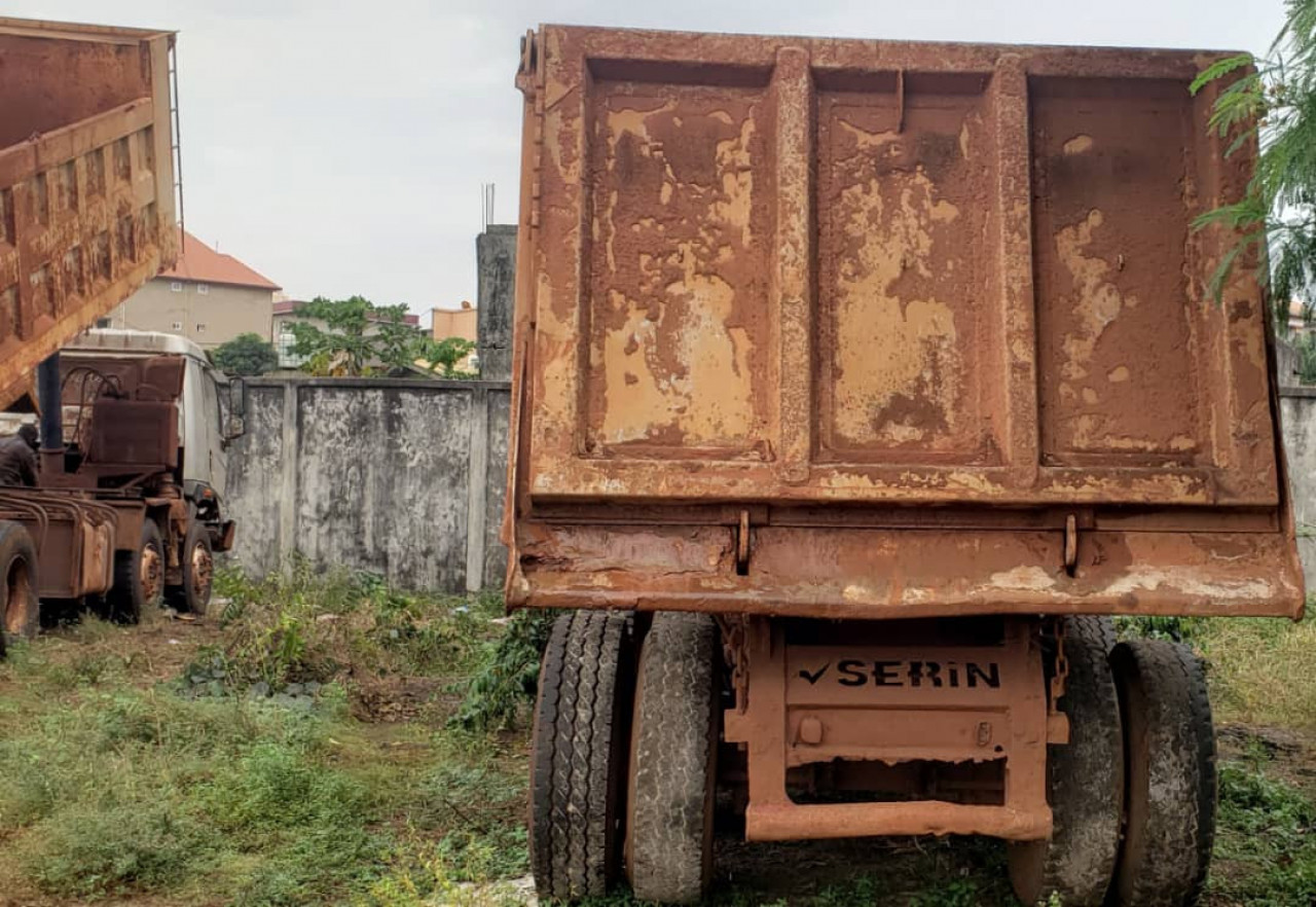 2 CAMIONS SINOTRUCK 22 ROUES, Camions - Autobus, Conakry