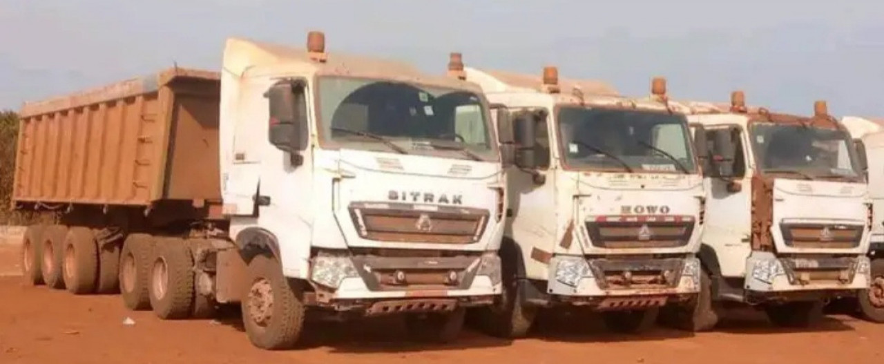 2 CAMIONS SINOTRUCK 22 ROUES, Camions - Autobus, Conakry