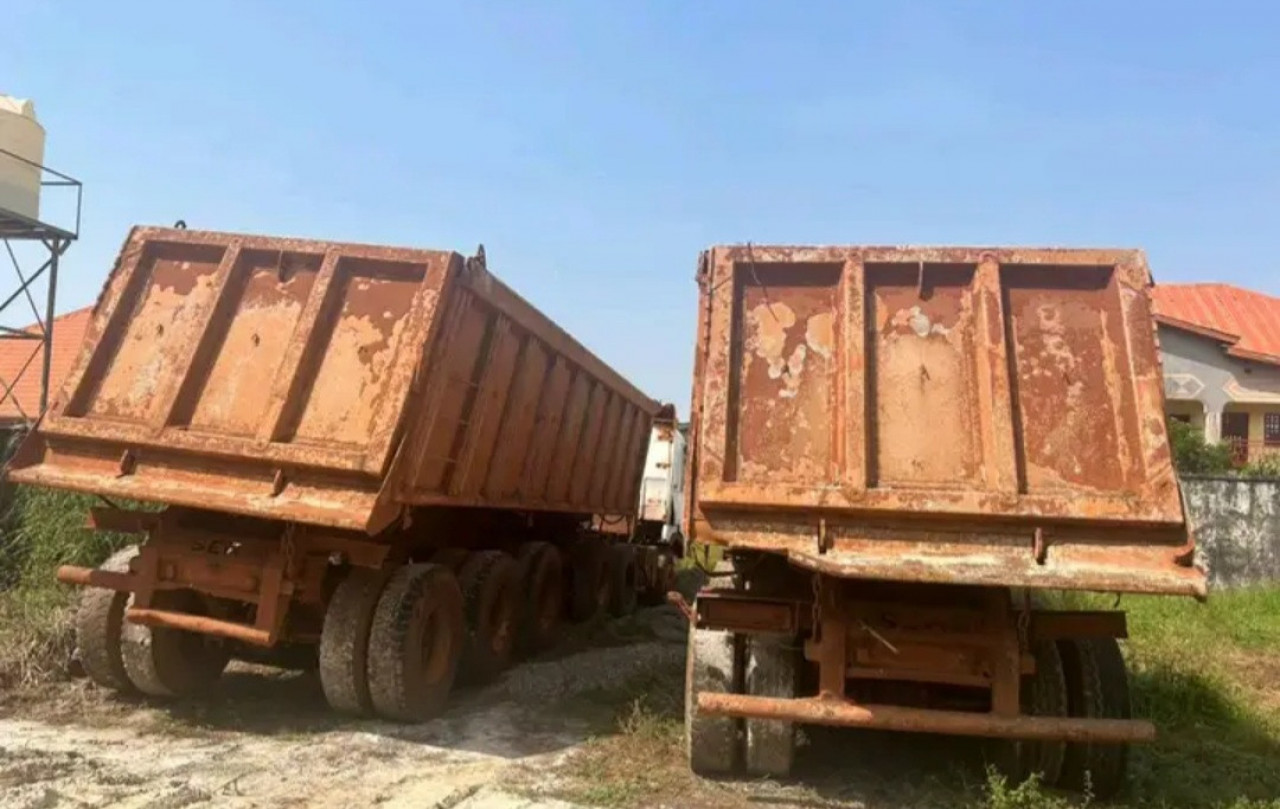 2 CAMIONS SINOTRUCK 22 ROUES, Camions - Autobus, Conakry