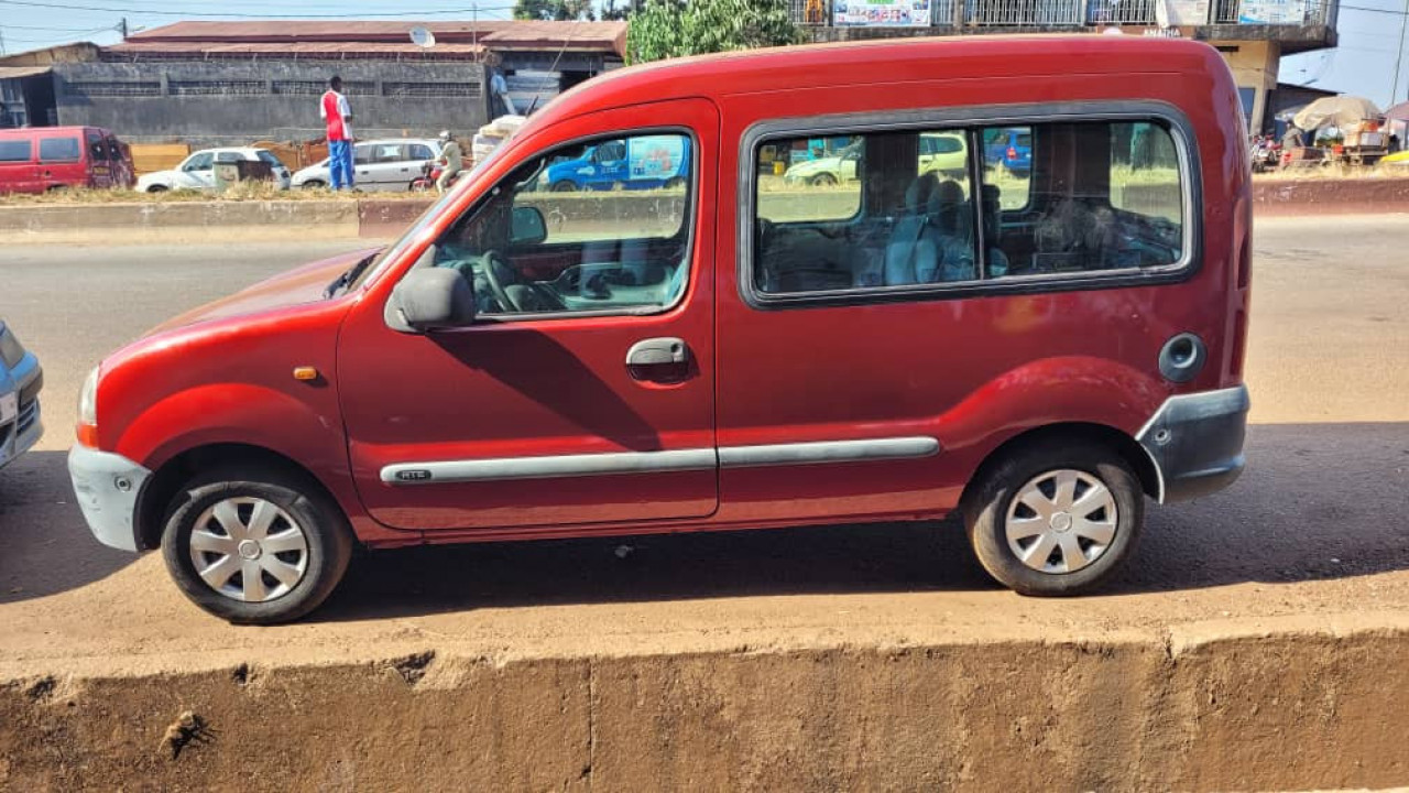 RENAULT KANGOO, Voitures, Conakry