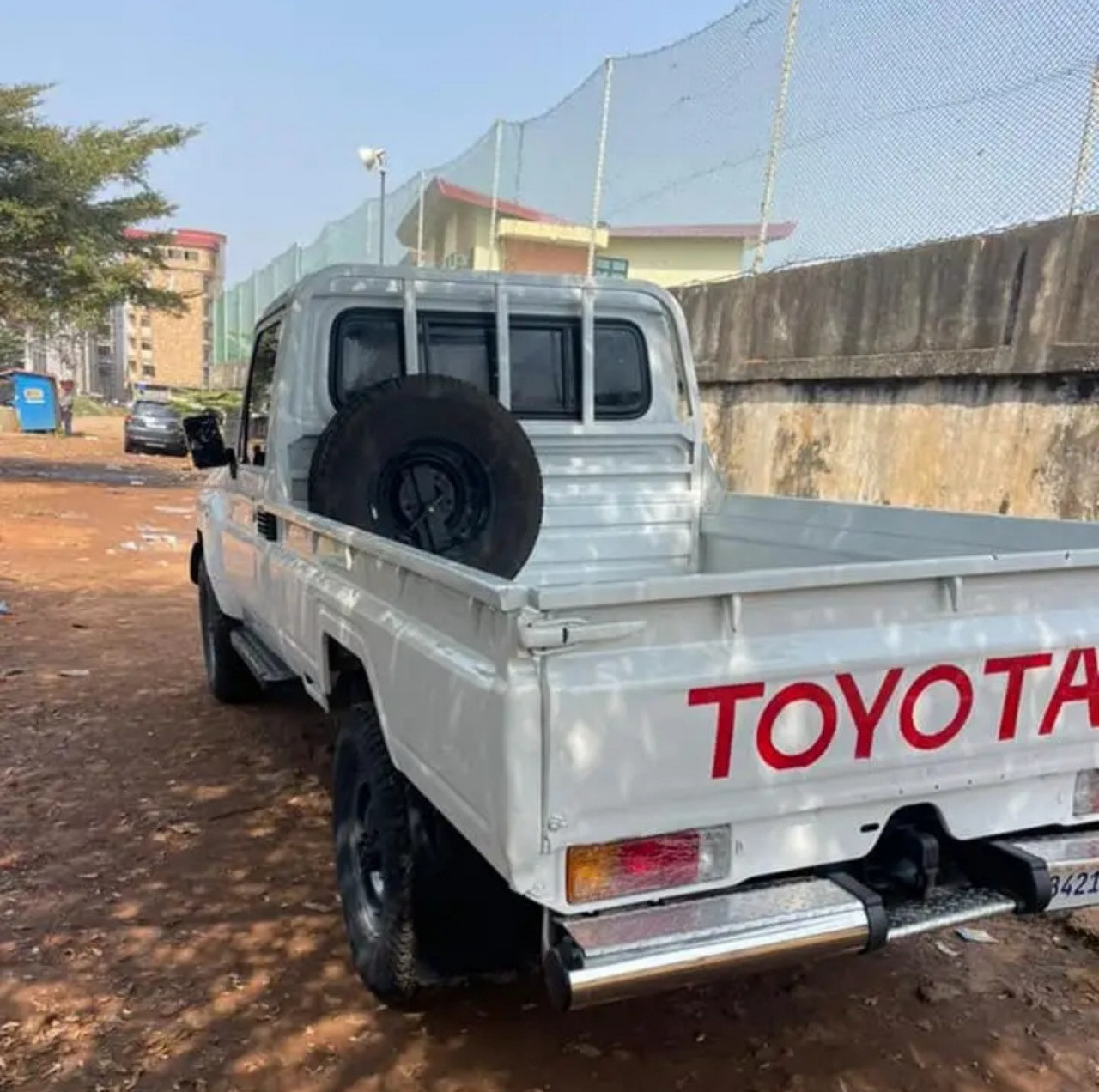 PICK-UP TOYOTA LAND CRUISER, Voitures, Conakry