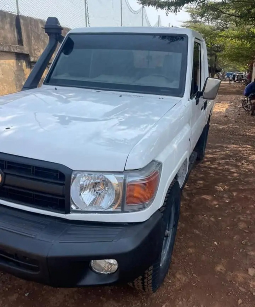 PICK-UP TOYOTA LAND CRUISER, Voitures, Conakry