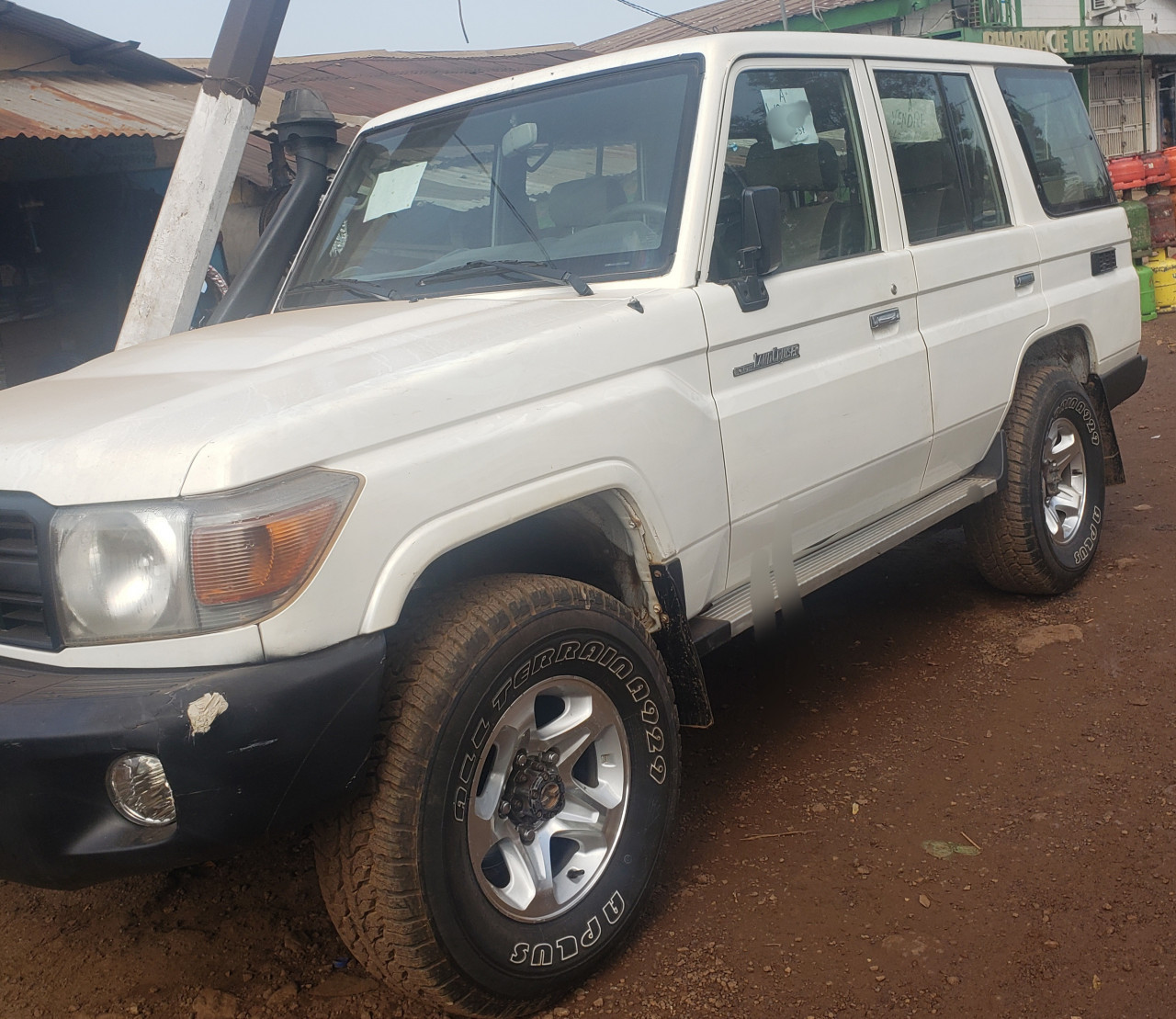 TOYOTA LAND CRUISER, Voitures, Conakry