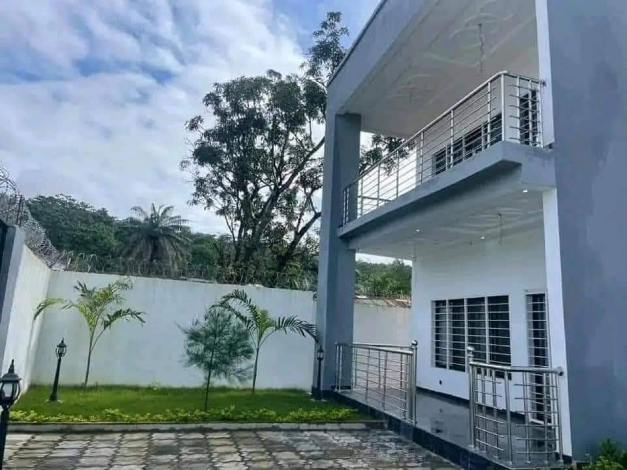 DUPLEX FLAMBANT NEUF MEUBLÉ AVEC PISCINE À VENDRE À DAB, Autres Immobiliers, Conakry