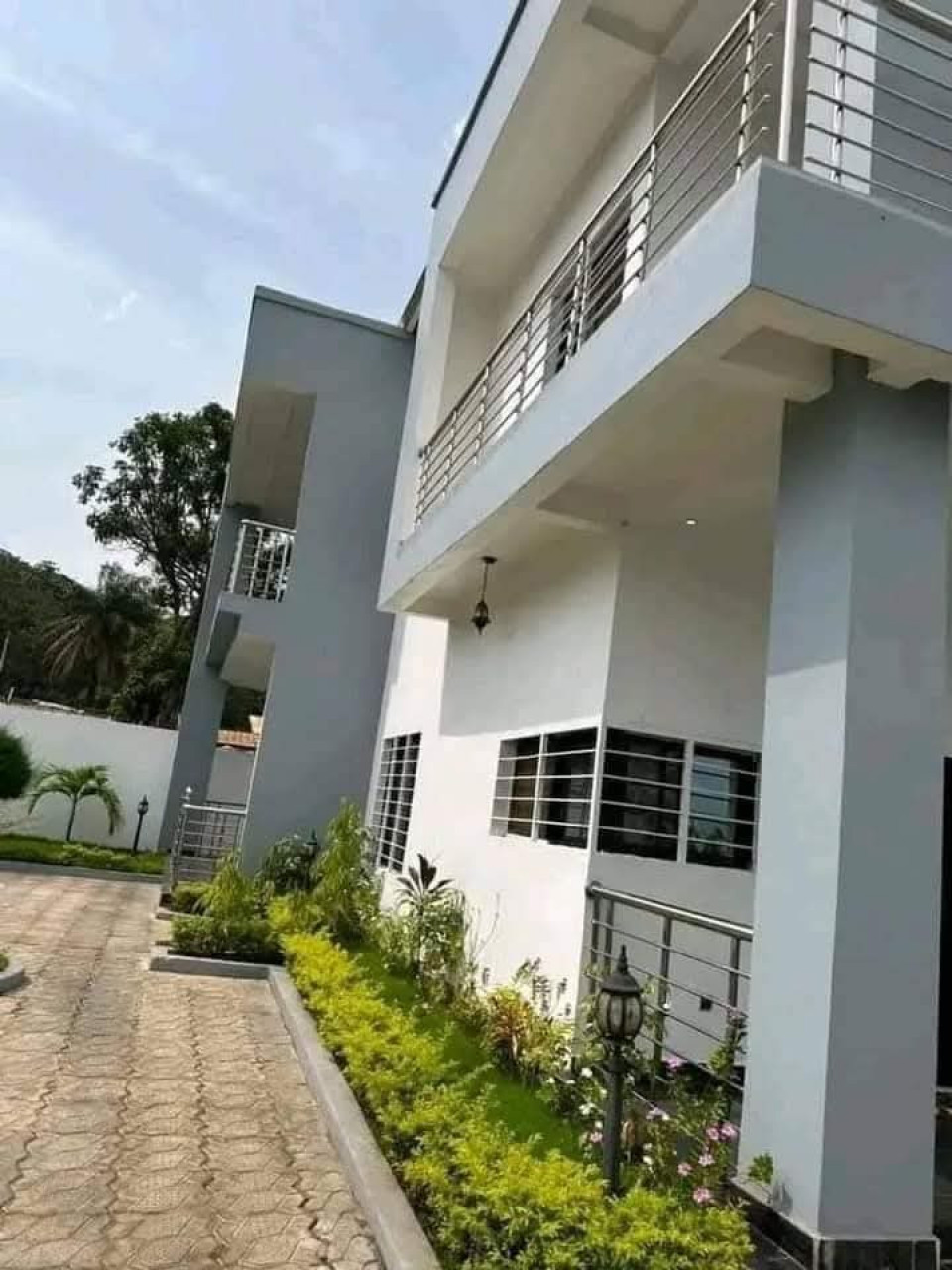 DUPLEX FLAMBANT NEUF MEUBLÉ AVEC PISCINE À VENDRE À DAB, Autres Immobiliers, Conakry