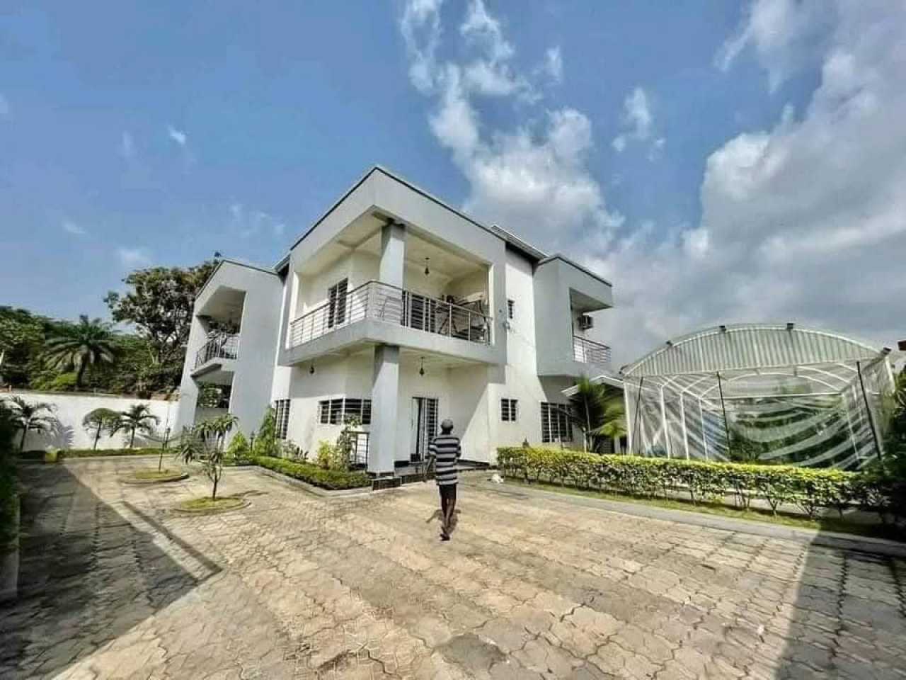 DUPLEX FLAMBANT NEUF MEUBLÉ AVEC PISCINE À VENDRE À DAB, Autres Immobiliers, Conakry