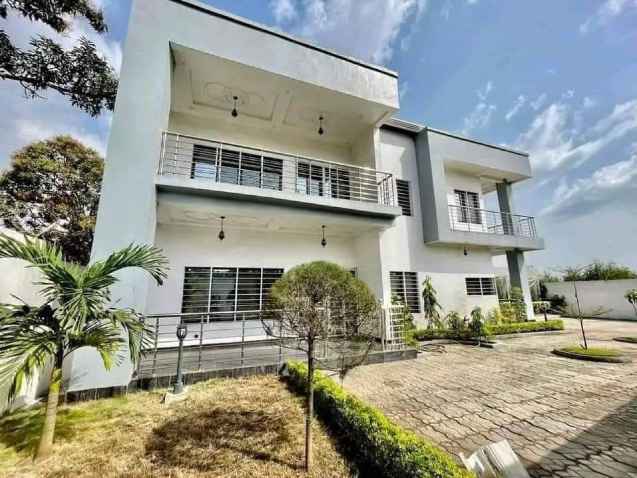 DUPLEX FLAMBANT NEUF MEUBLÉ AVEC PISCINE À VENDRE À DAB, Autres Immobiliers, Conakry