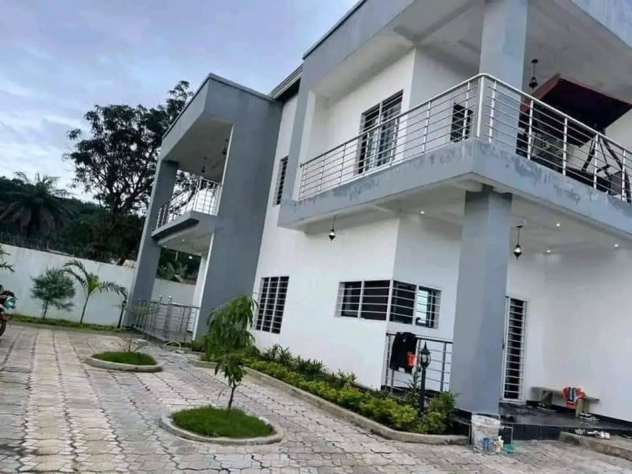 DUPLEX FLAMBANT NEUF MEUBLÉ AVEC PISCINE À VENDRE À DAB, Autres Immobiliers, Conakry