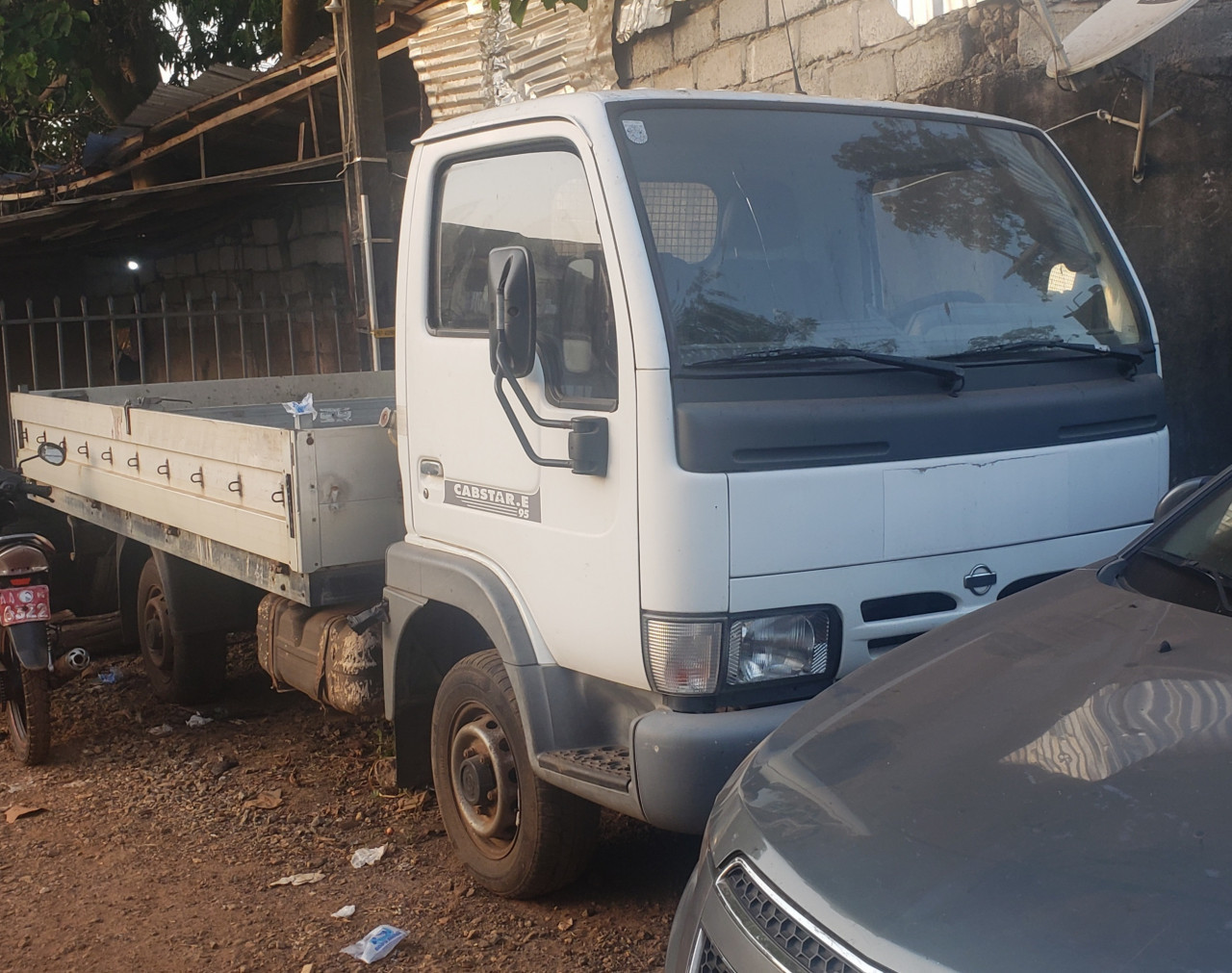 NISSAN CABSTAR, Camions - Autobus, Conakry