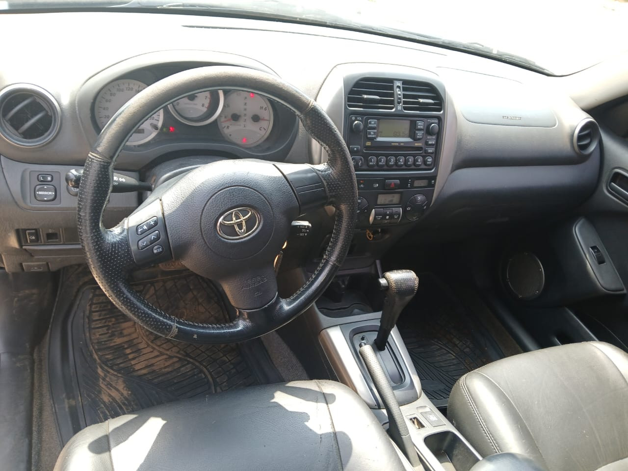 TOYOTA RAV4 AUTOMATIQUE, Voitures, Conakry