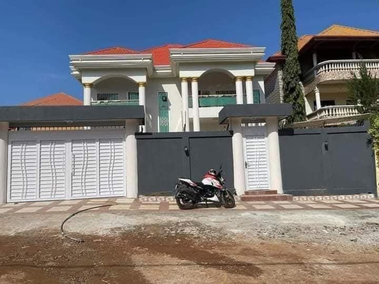 DUPLEX À VENDRE À KOBAYAH, Autres Immobiliers, Conakry