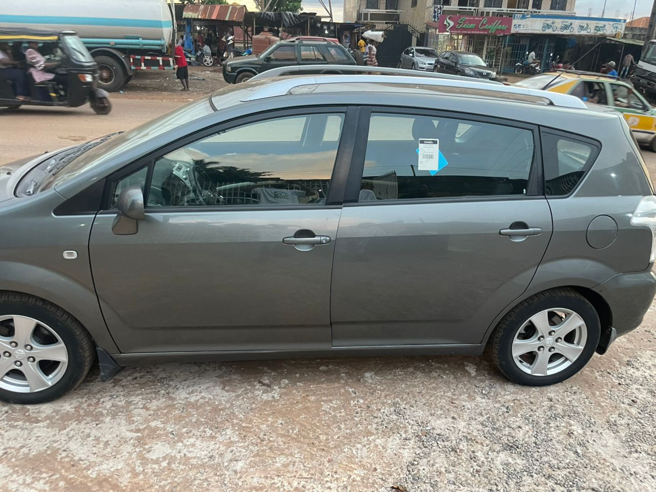 TOYOTA COROLLA VERSO, Voitures, Conakry