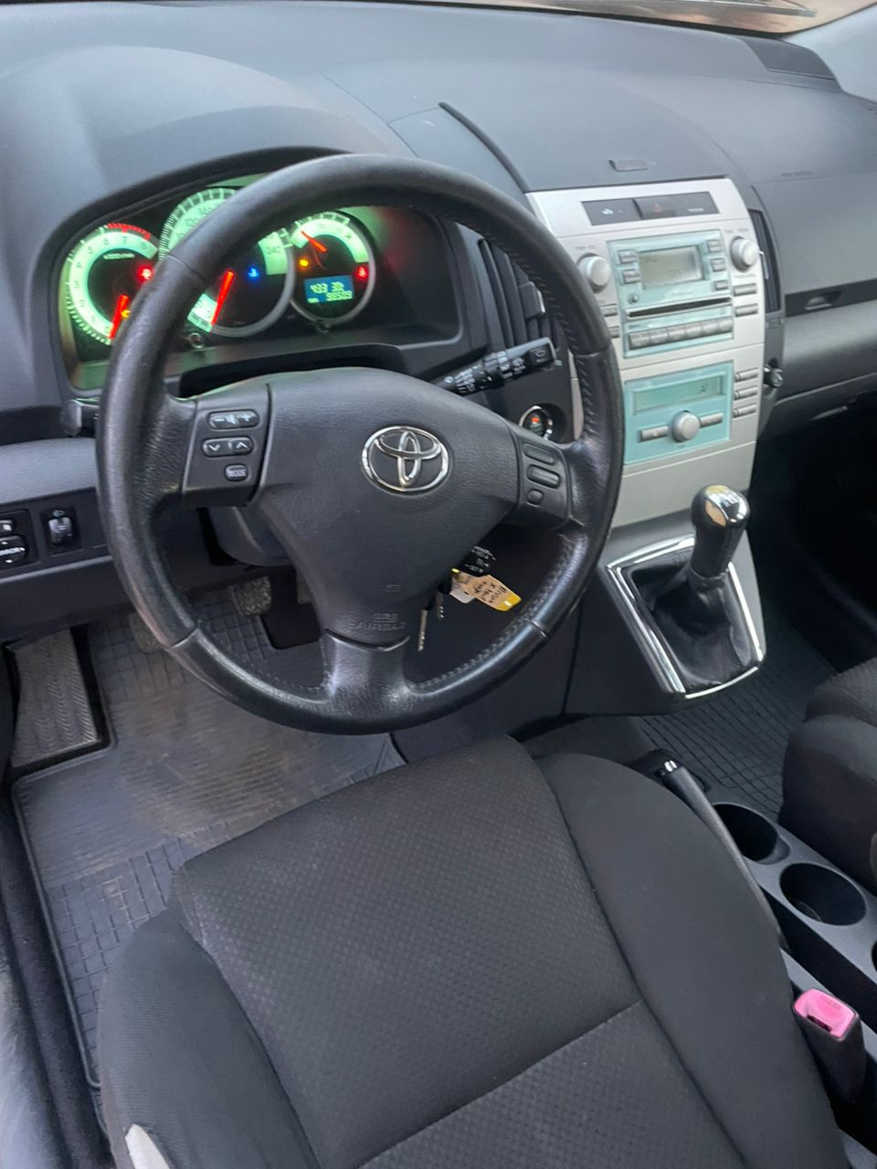 TOYOTA COROLLA VERSO, Voitures, Conakry