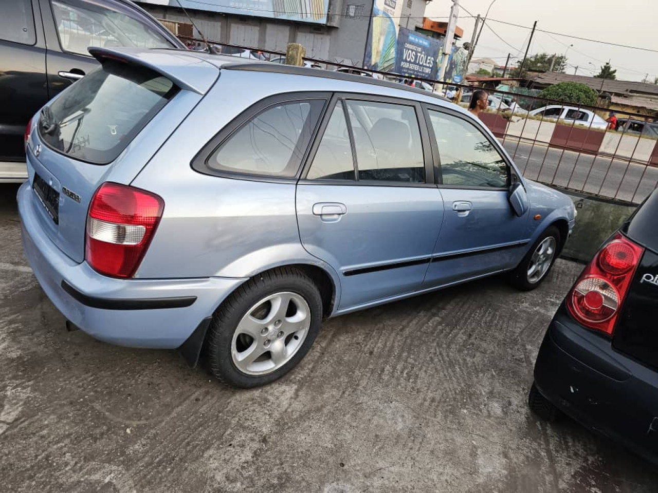 MAZDA 323, Voitures, Conakry