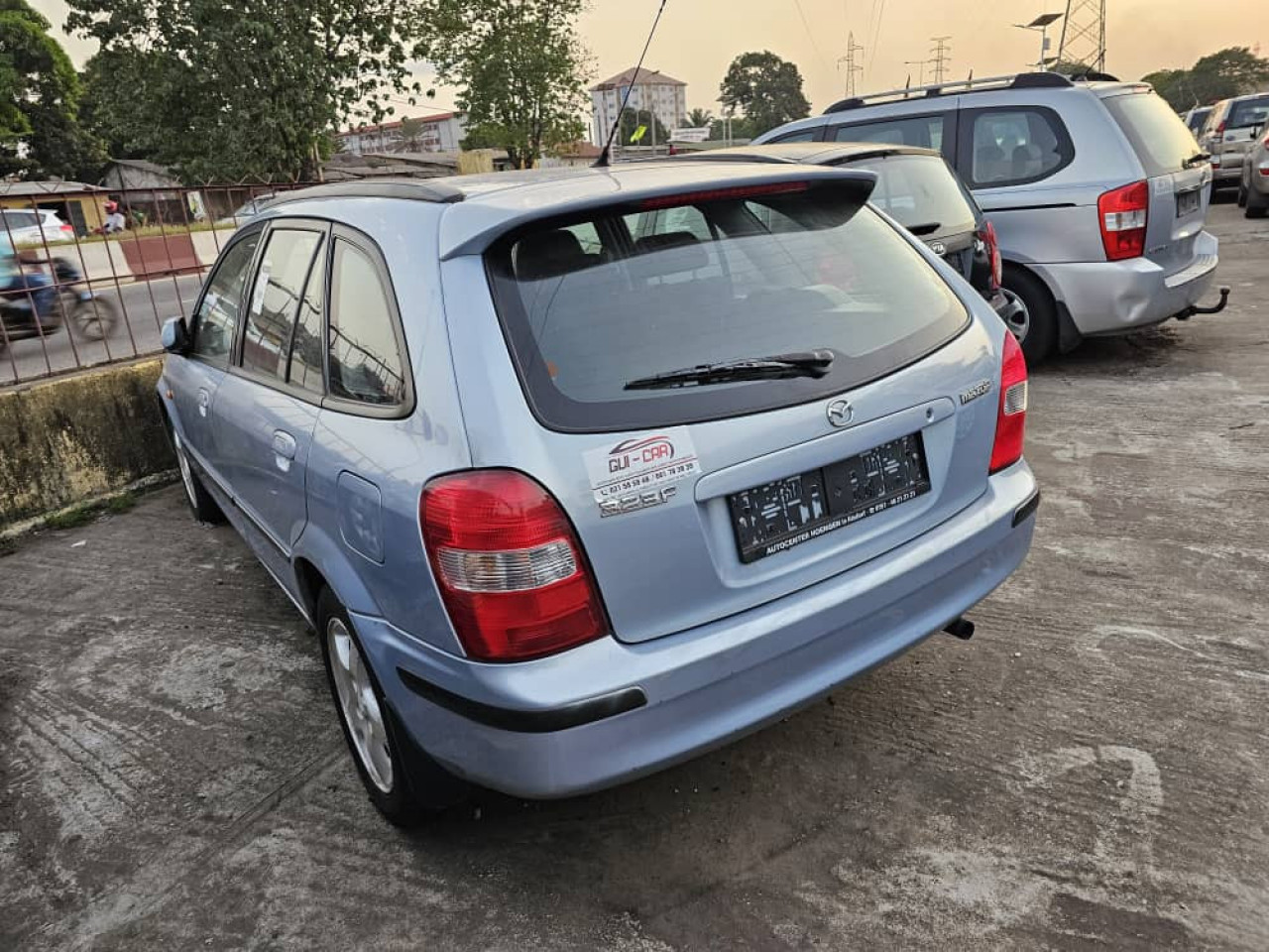 MAZDA 323, Voitures, Conakry