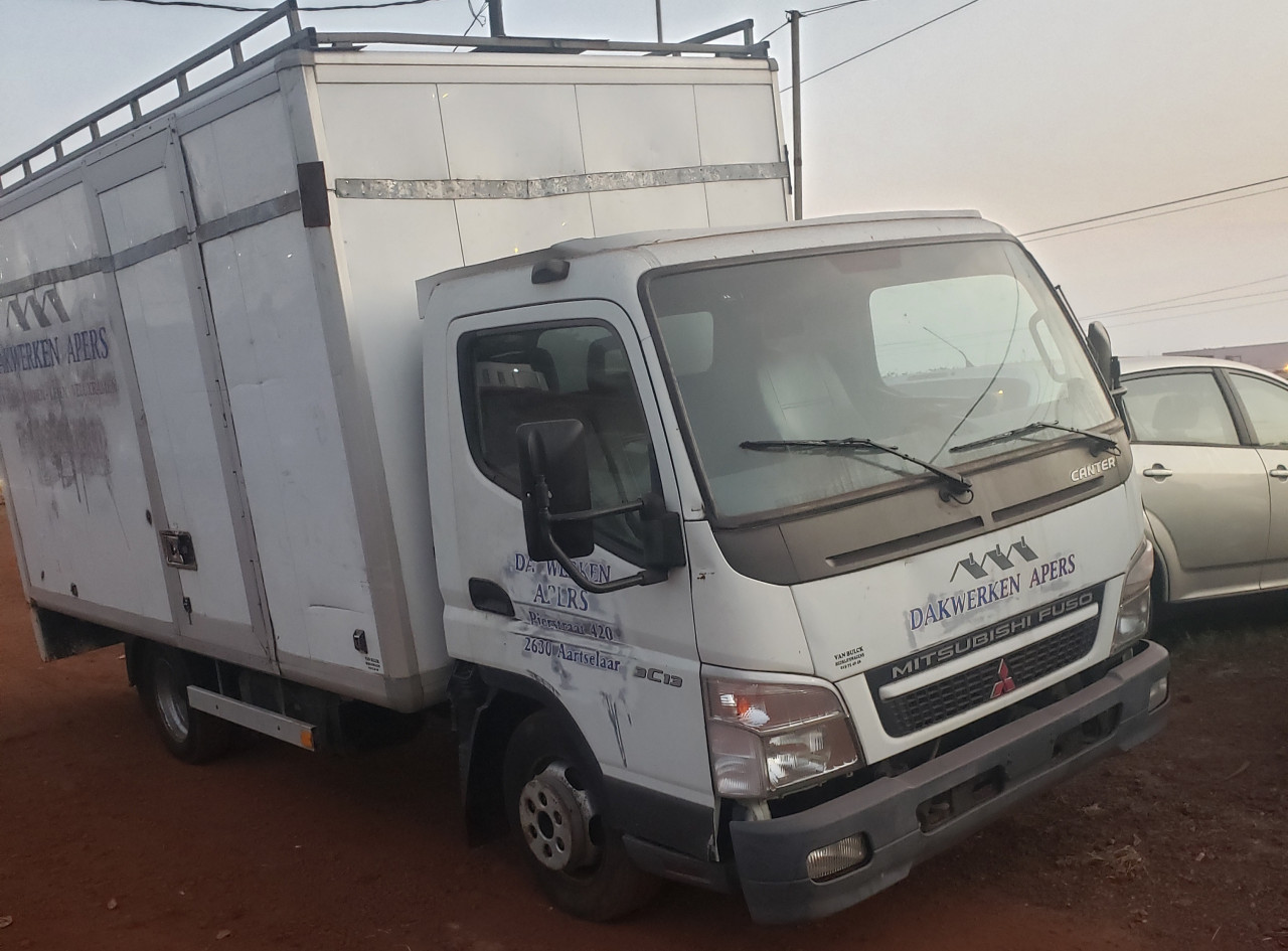 MITSUBISHI ATLEON, Camions - Autobus, Conakry