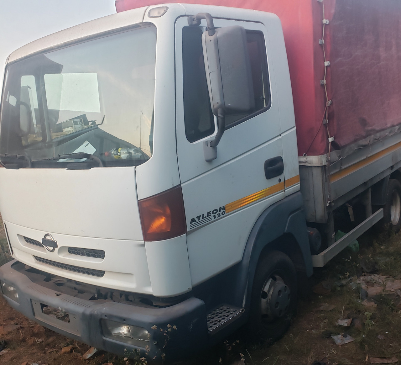 NISSAN ATLEON, Camions - Autobus, Conakry