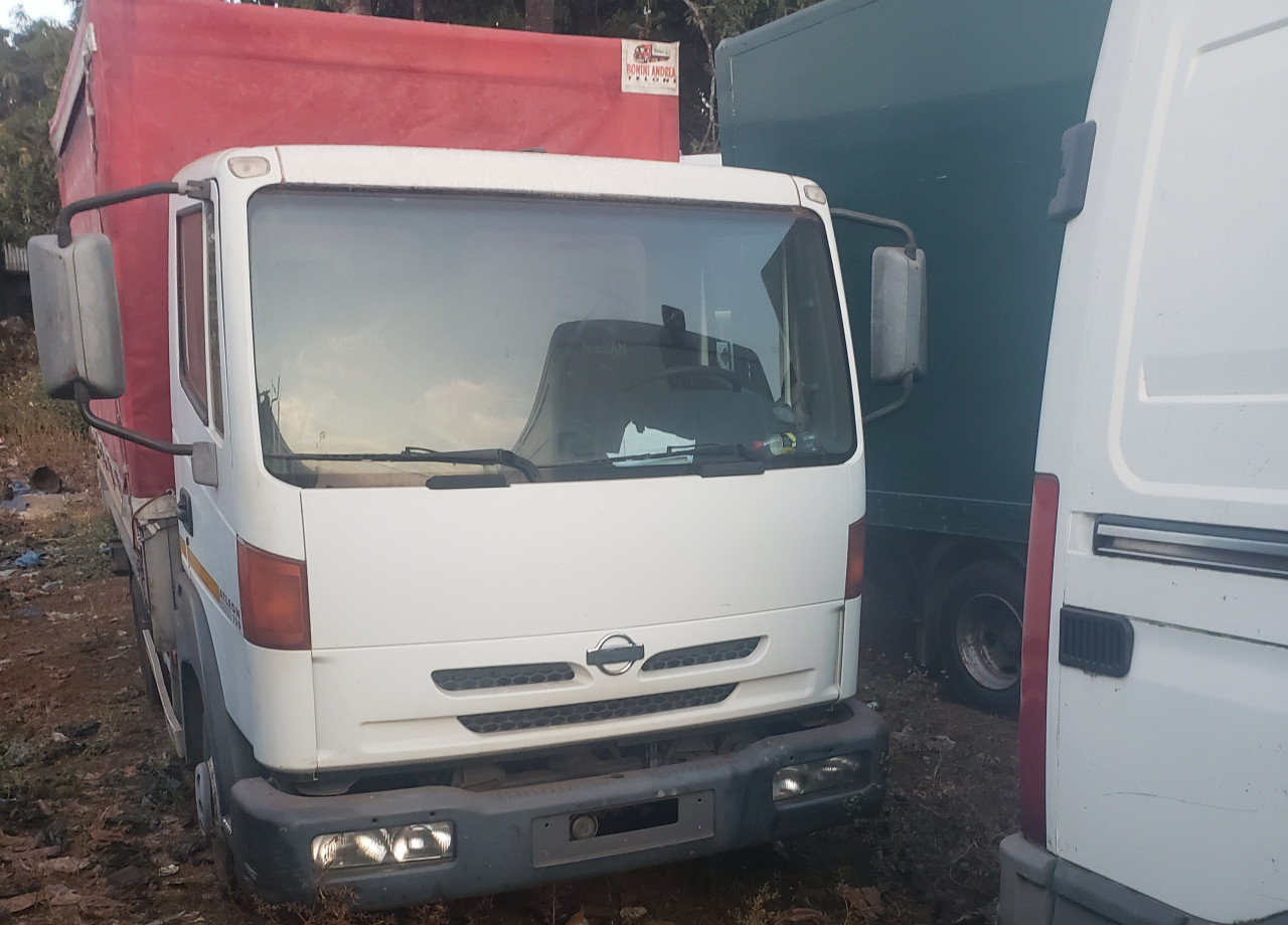 NISSAN ATLEON, Camions - Autobus, Conakry