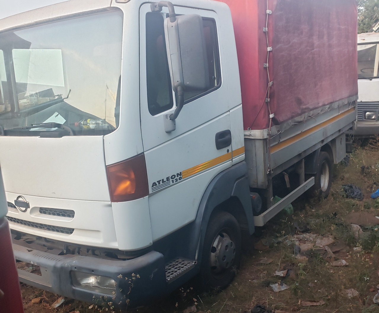 NISSAN ATLEON, Camions - Autobus, Conakry