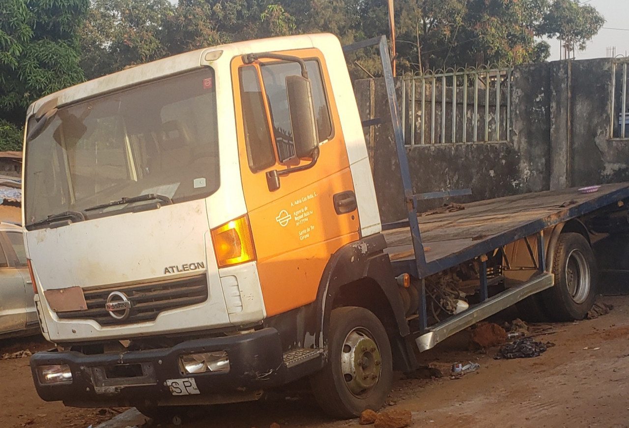 NISSAN ATLEON, Camions - Autobus, Conakry