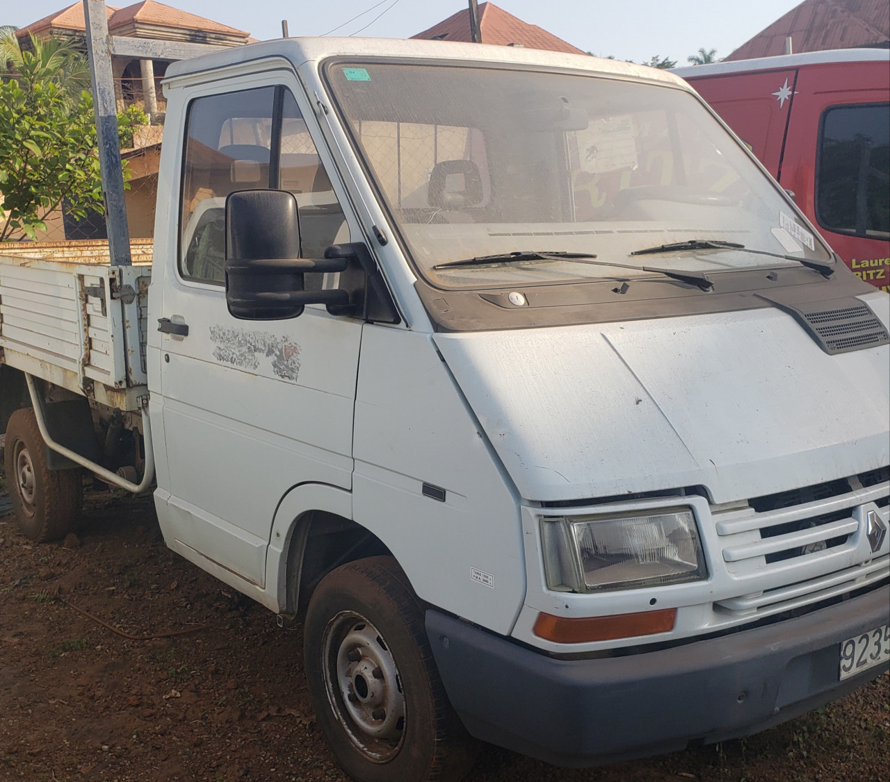 RENAULT TRAFIC, Camions - Autobus, Conakry