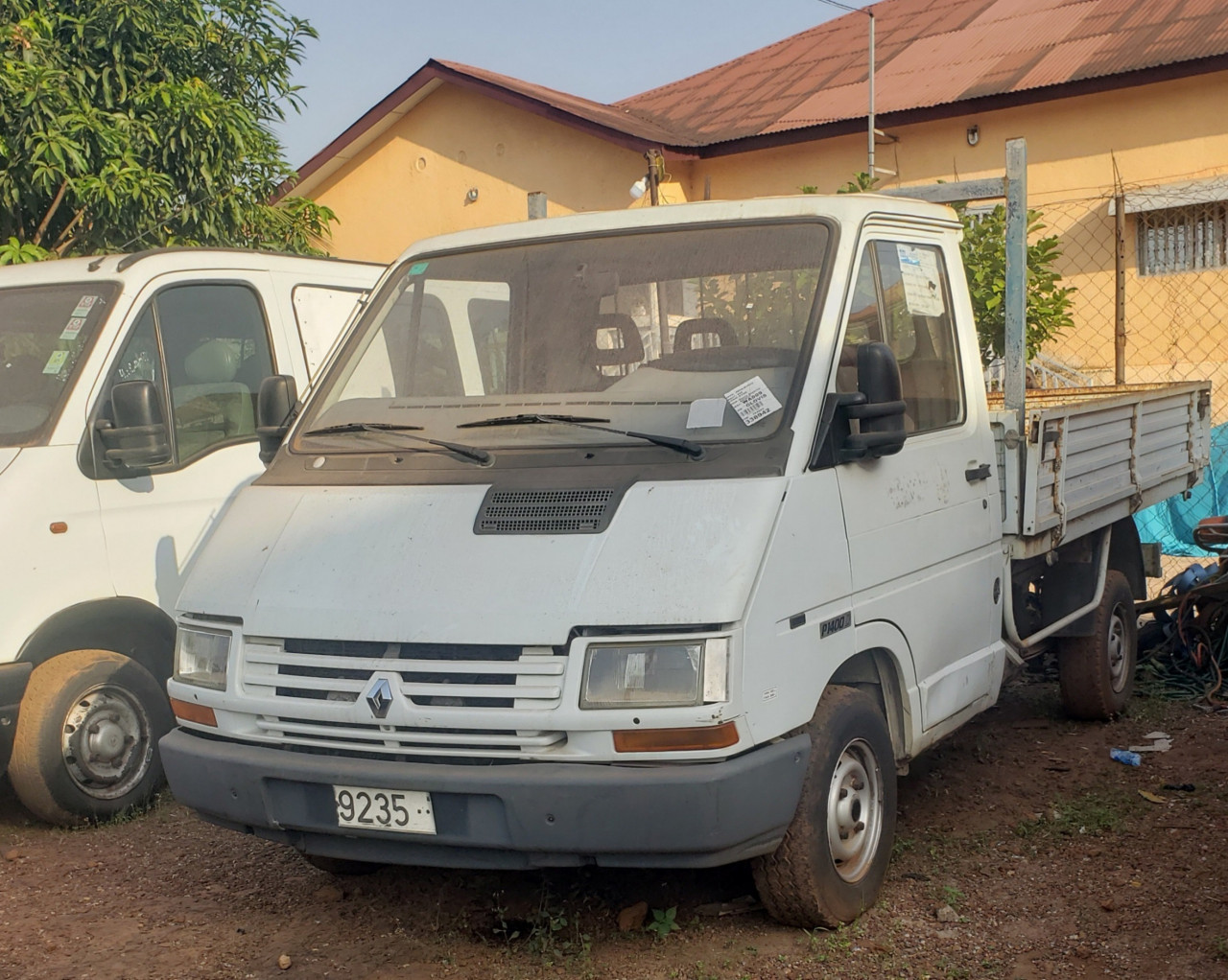 RENAULT TRAFIC, Camions - Autobus, Conakry