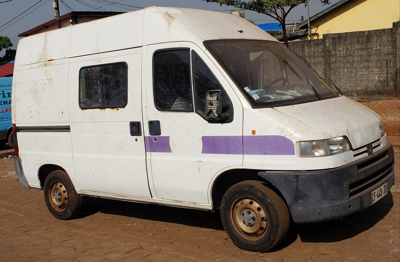 PEUGEOT BOXER, Voitures, Conakry