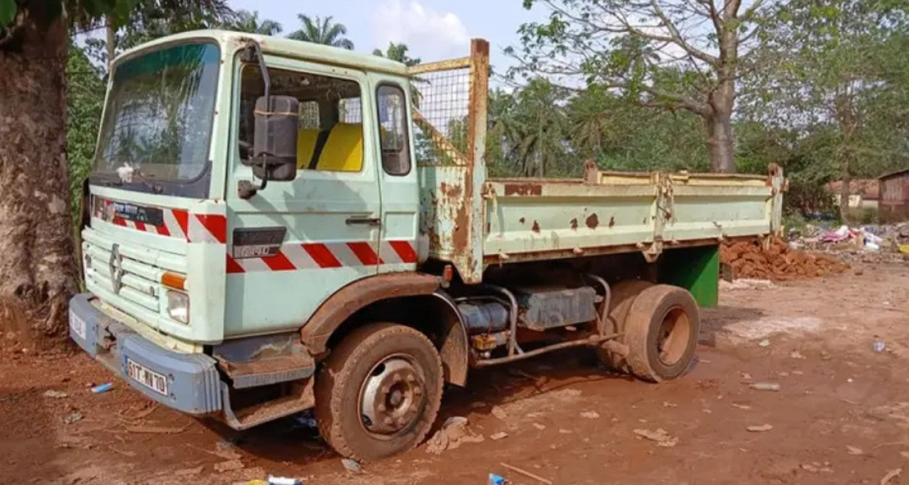 CAMIONS RENAULT, Camions - Autobus, Conakry