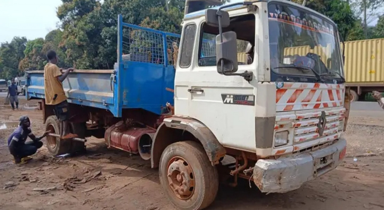 RENAULT CAMION, Camions - Autobus, Conakry