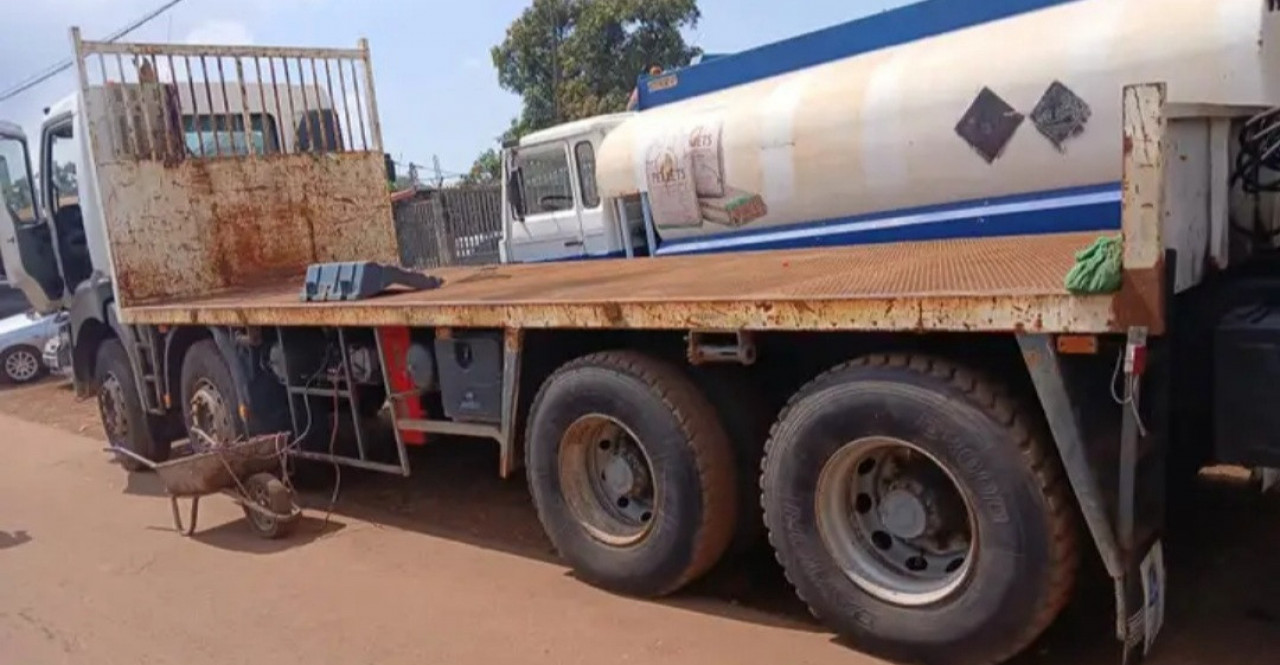 RENAULT RUE SORTIE PORT, Camions - Autobus, Conakry