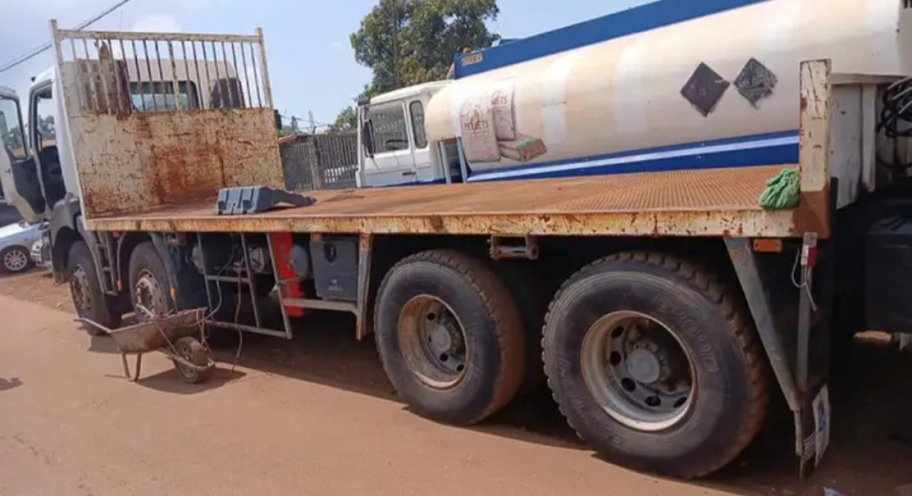 RENAULT RUE SORTIE PORT, Camions - Autobus, Conakry