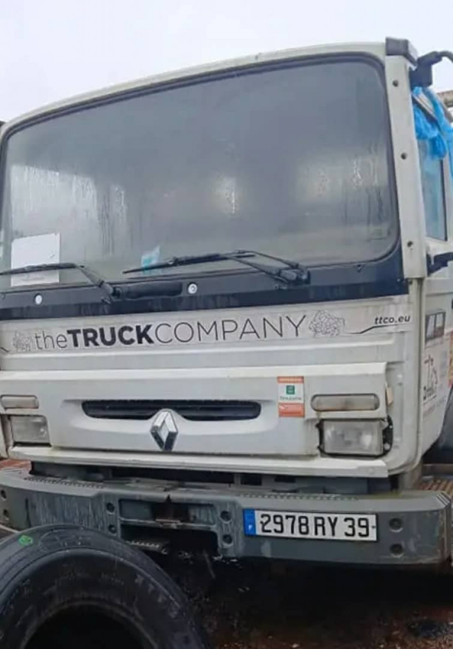 RENAULT BENNE 6 ROUES, Camions - Autobus, Conakry