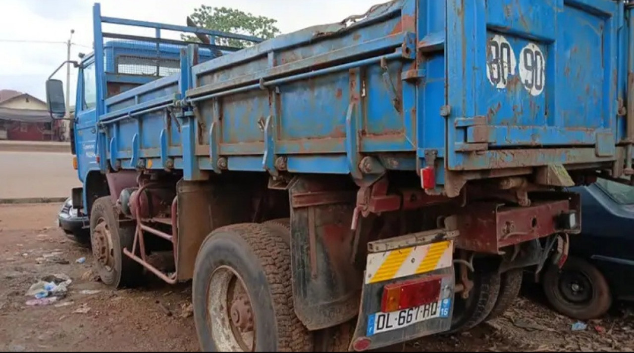 RENAULT BENNE 6 ROUES, Camions - Autobus, Conakry