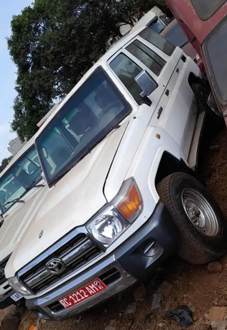 TOYOTA LAND CRUISER, Voitures, Conakry