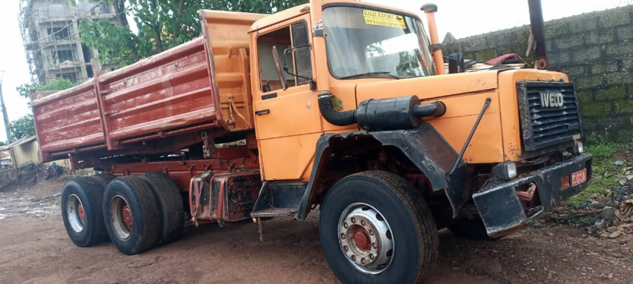 CAMION 10 ROUES IVECO, Camions - Autobus, Conakry