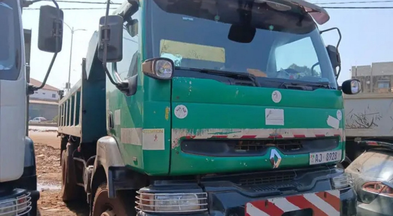 RENAULT KERAX 10 ROUES, Camions - Autobus, Conakry