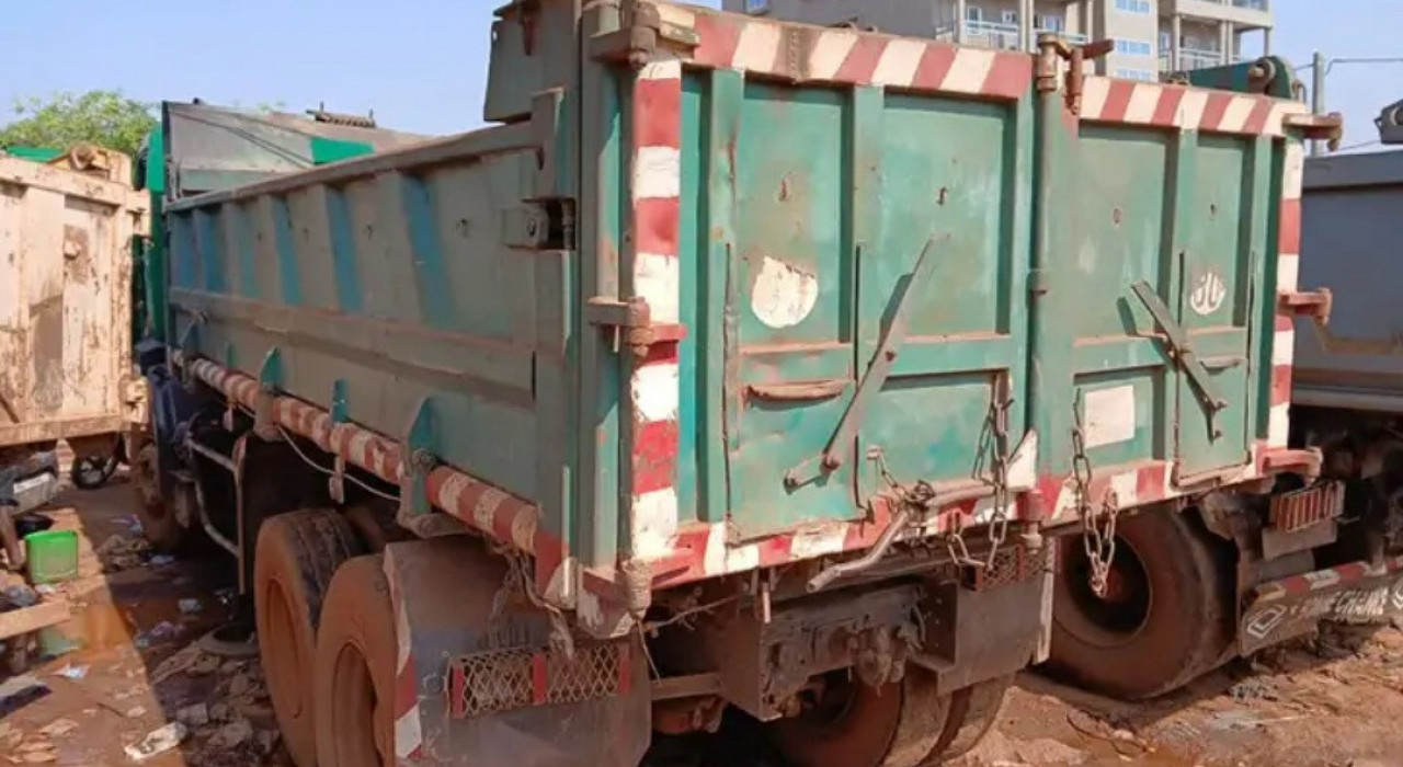 RENAULT KERAX 10 ROUES, Camions - Autobus, Conakry