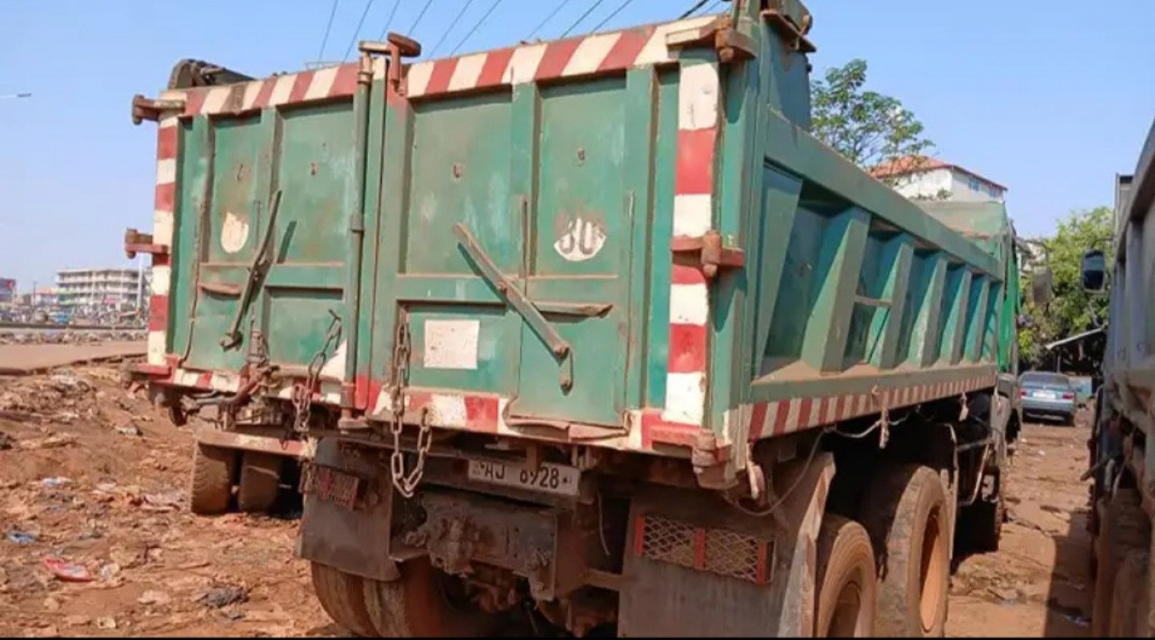 RENAULT KERAX 10 ROUES, Camions - Autobus, Conakry