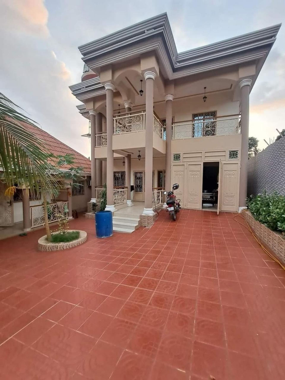 VENTE d'un   𝗗𝘂𝗽𝗹𝗲𝘅  à 𝗣É𝗧𝗜𝗧 𝗦𝗜𝗠𝗕𝗔𝗬𝗔, Autres Immobiliers, Conakry