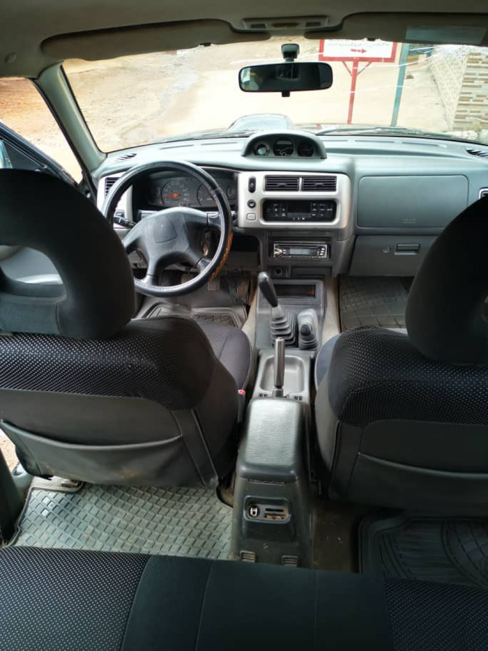 MITSUBISHI L 200, Voitures, Conakry