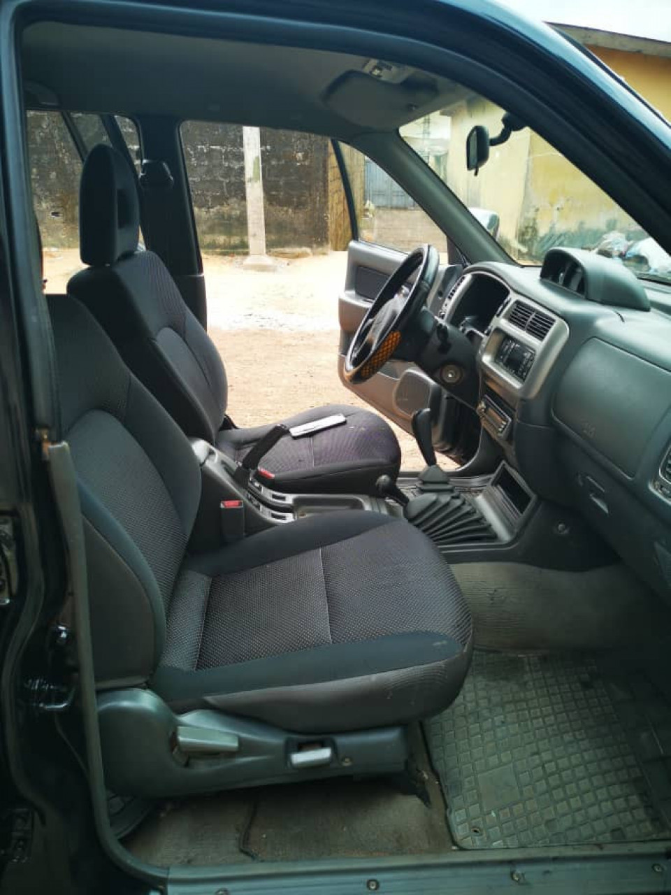 MITSUBISHI L 200, Voitures, Conakry