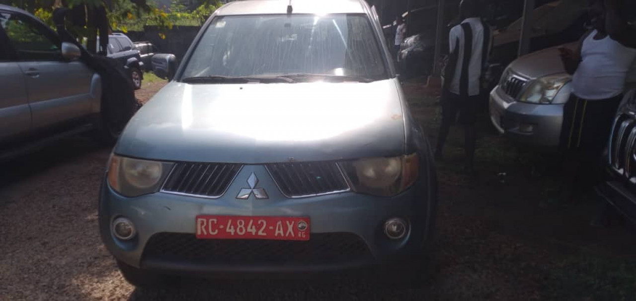 MITSUBISHI L 200, Voitures, Conakry