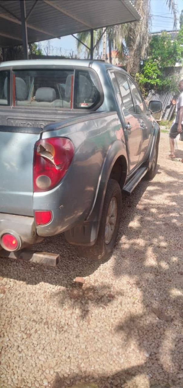 MITSUBISHI L 200, Voitures, Conakry