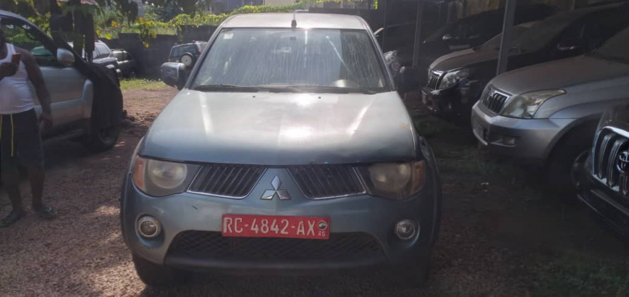 MITSUBISHI L 200, Voitures, Conakry