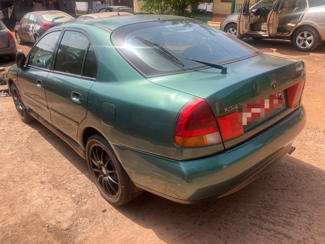 MITSUBISHI CARISMA ESSENCE AUTOMATIQUE CLIMATISÉE, Voitures, Conakry